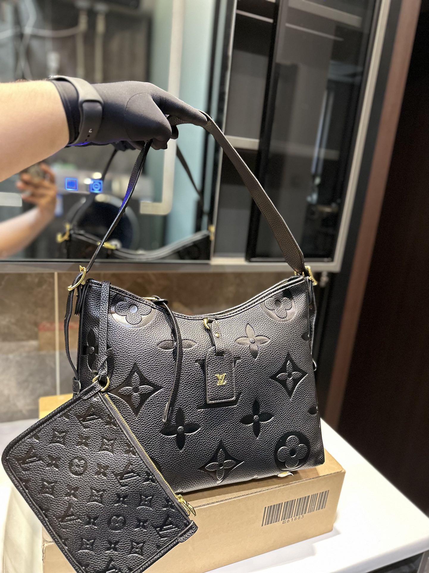 LOUIS VUITTON CARRYALL PM BLACK 30CM M46288 - Image 2