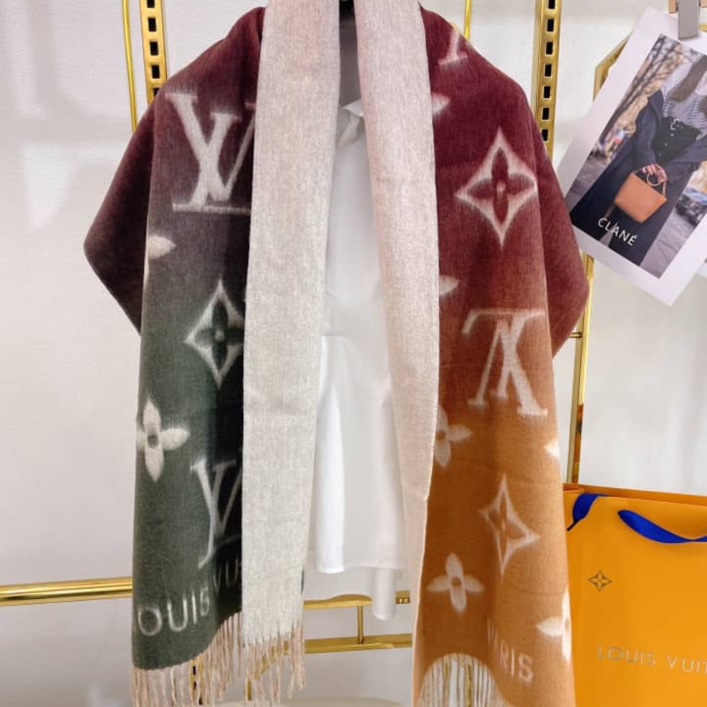 Alternative view of LOUIS VUITTON REYKJAVIK GRADIENT SCARF M76881
