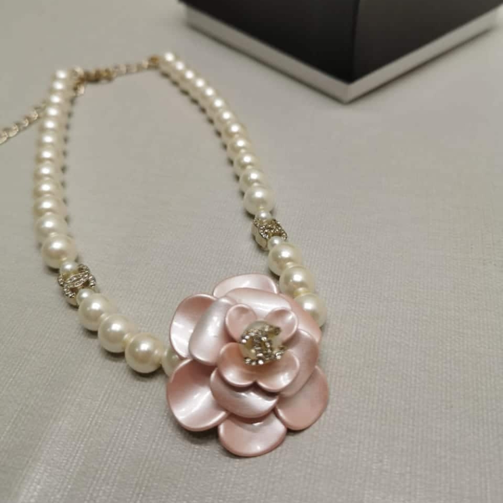 Alternative view of Chanel Choker In Metal Glass Pearls Gold With Pink Pearly Flower ABA025 B09960 NL921