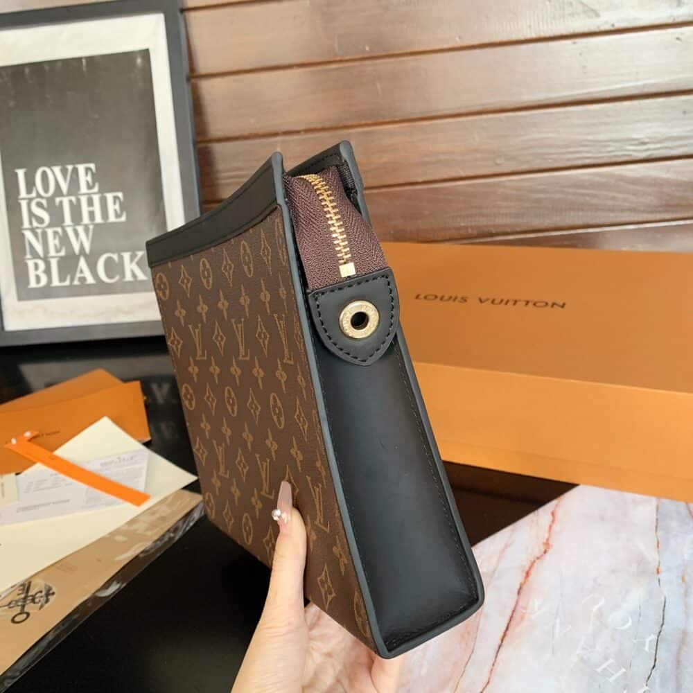 LOUIS VUITTON VOYAGE MM POCHETTE CLUTCH MONOGRAM BROWN 26CM - Image 6