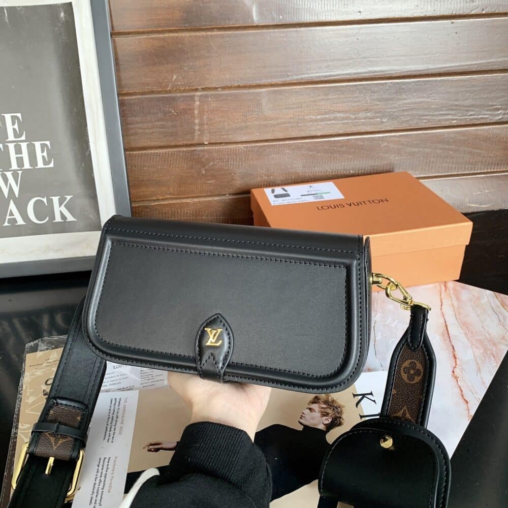 LOUIS VUITTON OFFICIER POUCH WITH STRAP BLACK 23CM M69841 - Image 4