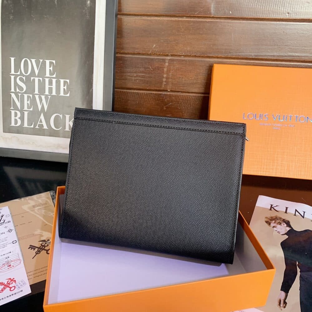 LOUIS VUITTON VOYAGE MM POCHETTE BLACK 26CM M30450 - Image 4