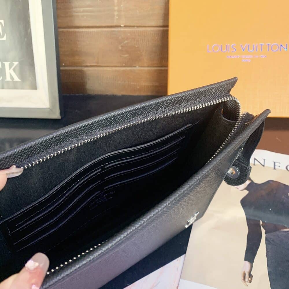 LOUIS VUITTON VOYAGE MM POCHETTE BLACK 26CM M30450 - Image 8
