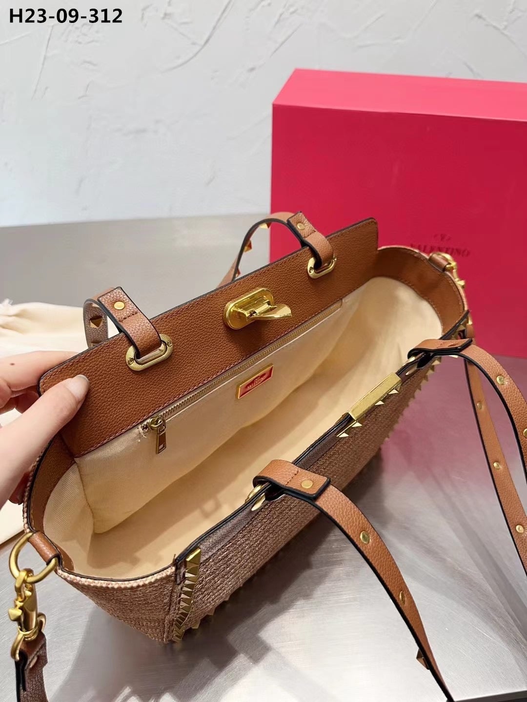 VALENTINO ROCKSTUD TOTE BAG BROWN 28CM - Image 8