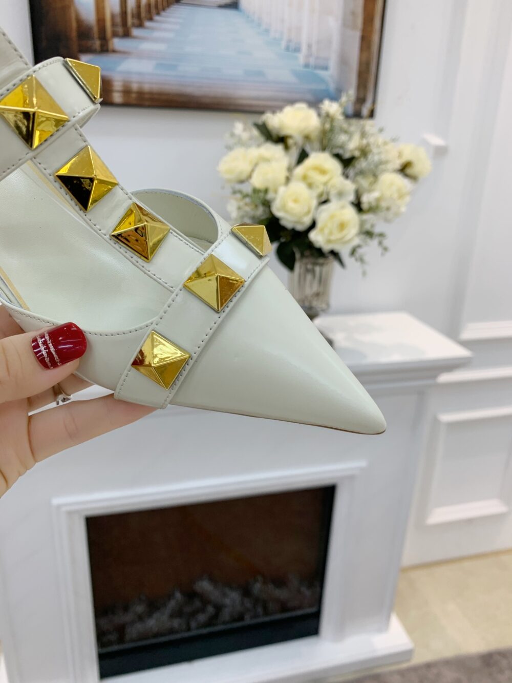 Alternative view of VALENTINO GARAVANI ROMAN STUD KITTEN HEEL PUMPS WHITE