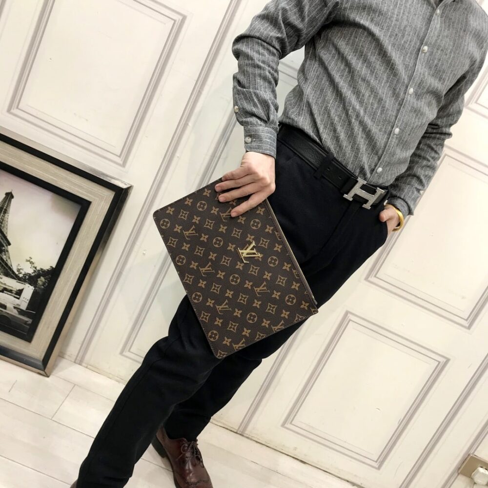 LOUIS VUITTON TO GO POCHETTE MONOGRAM BROWN 33CM - Image 5