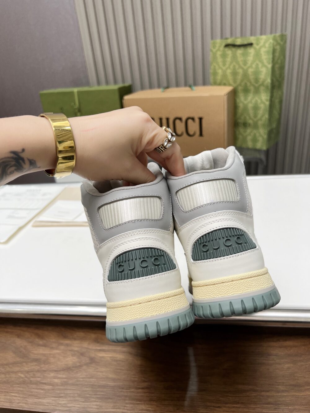 GUCCI WOMEN'S HIGH TOP DISTRESSED EFFECT SNEAKER WHITE 765437 AACV6 9161 - Image 3