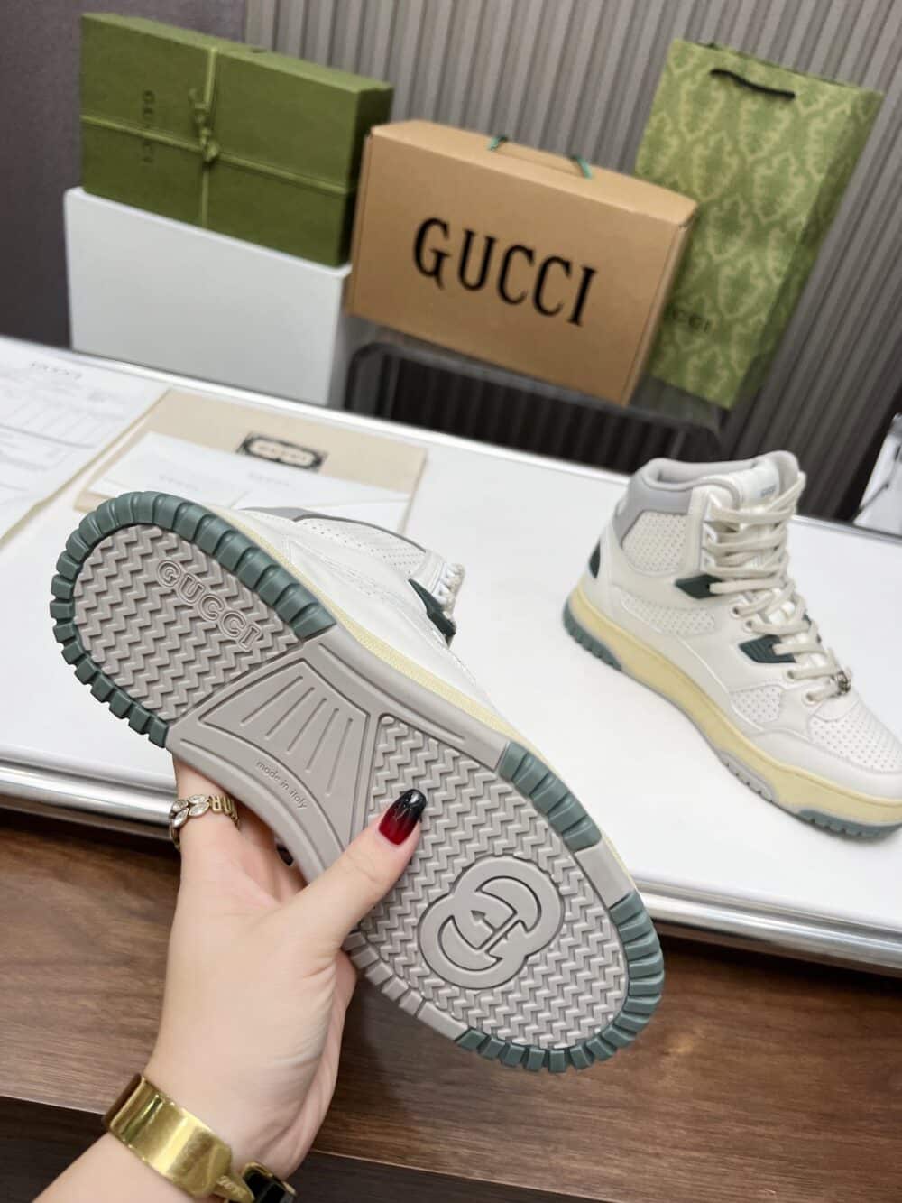 GUCCI WOMEN'S HIGH TOP DISTRESSED EFFECT SNEAKER WHITE 765437 AACV6 9161 - Image 4