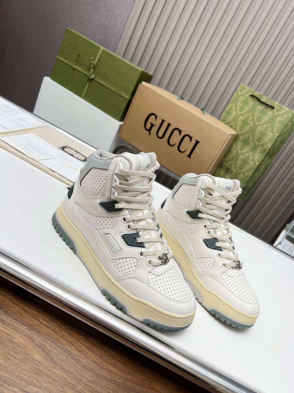 GUCCI WOMEN'S HIGH TOP DISTRESSED EFFECT SNEAKER WHITE 765437 AACV6 9161 - Image 5