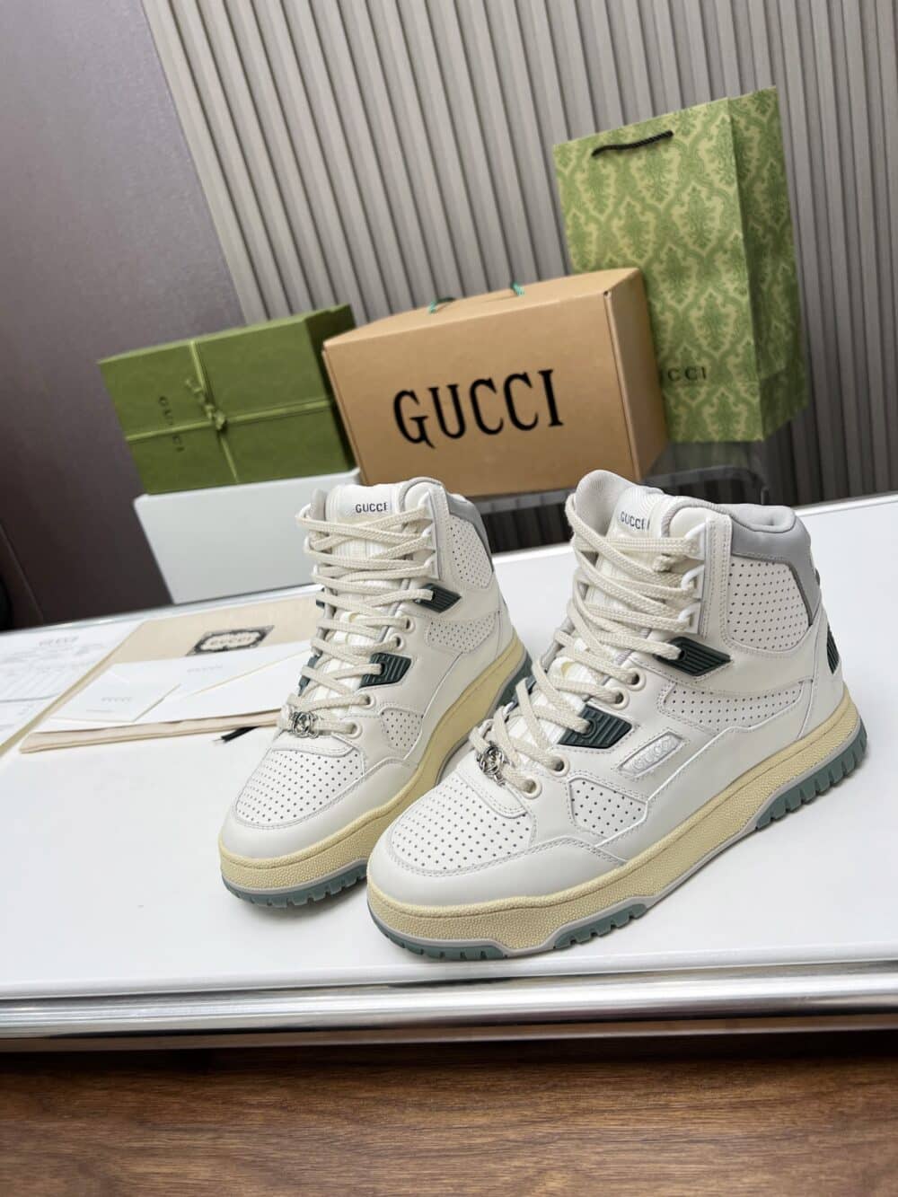 GUCCI WOMEN'S HIGH TOP DISTRESSED EFFECT SNEAKER WHITE 765437 AACV6 9161 - Image 6