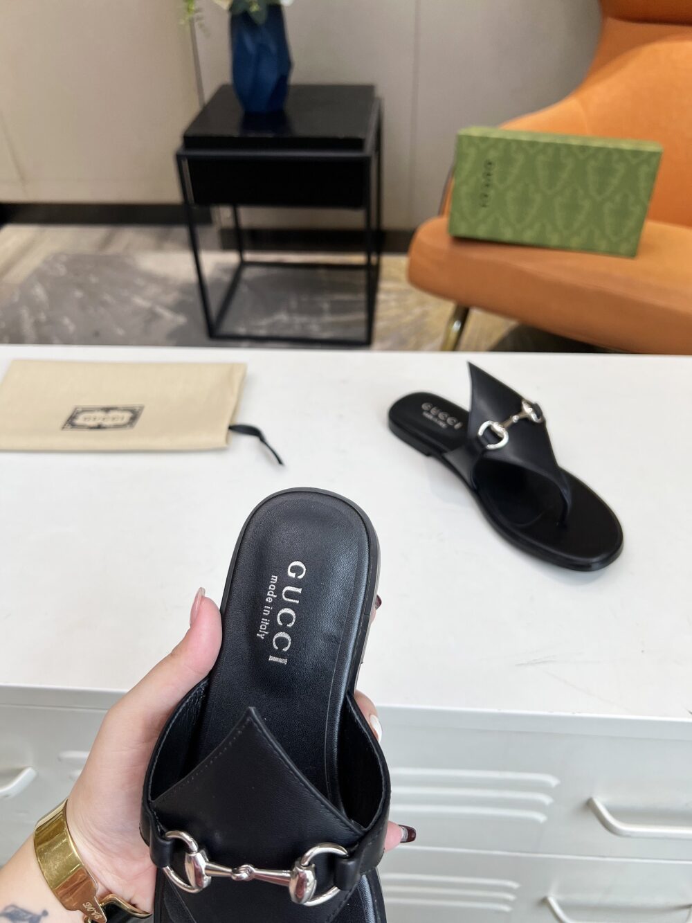 GUCCI WOMEN'S THONG SANDAL WITH HORSEBIT BLACK - Image 2