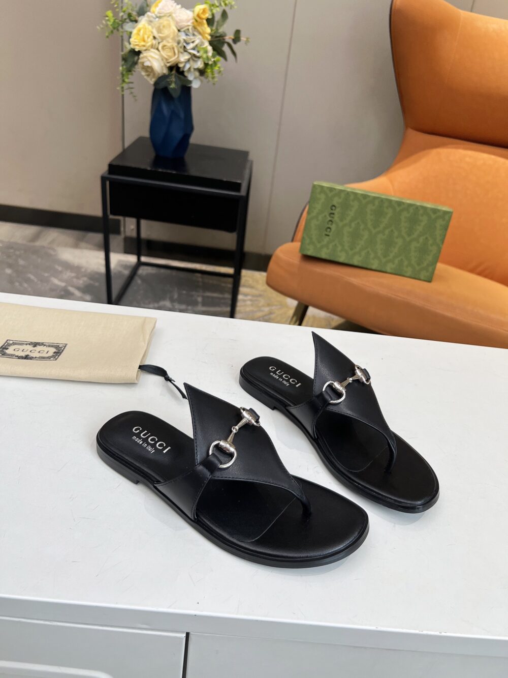GUCCI WOMEN'S THONG SANDAL WITH HORSEBIT BLACK - Image 4