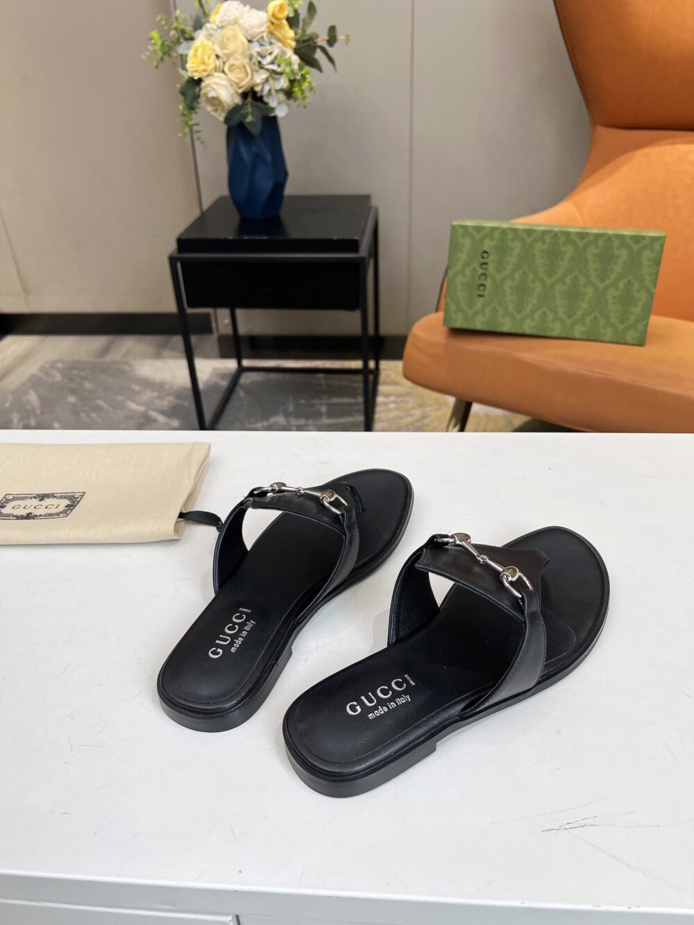 GUCCI WOMEN'S THONG SANDAL WITH HORSEBIT BLACK - Image 5