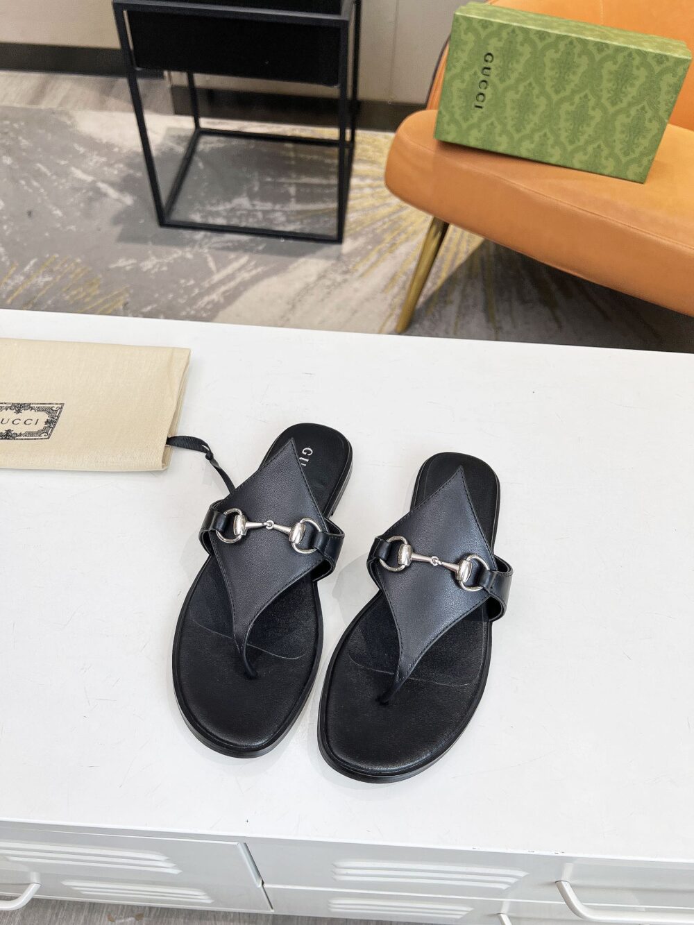 GUCCI WOMEN'S THONG SANDAL WITH HORSEBIT BLACK - Image 7