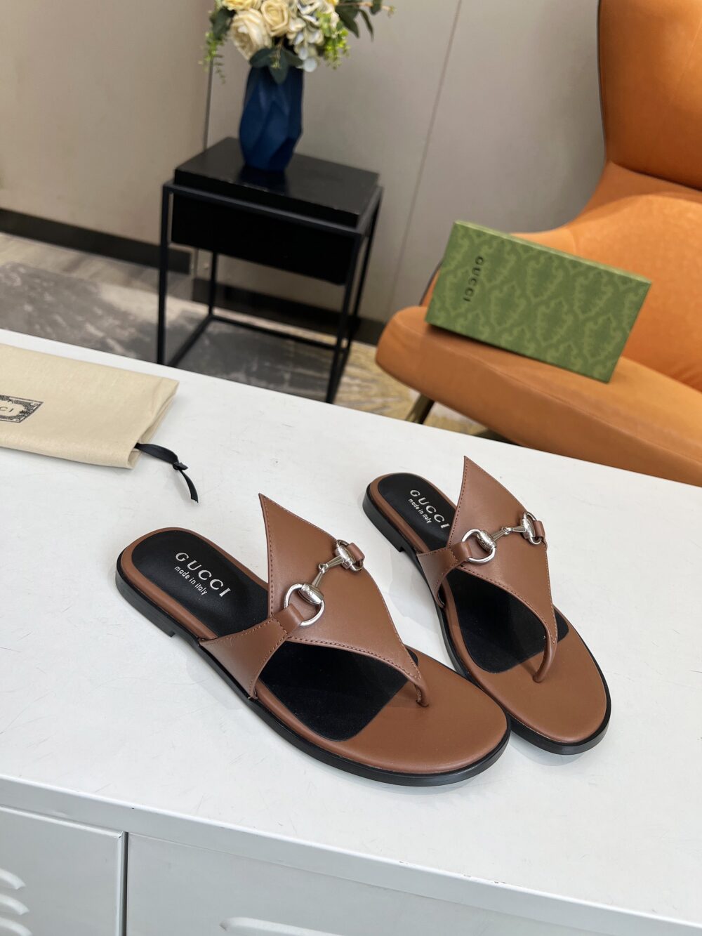 GUCCI WOMEN'S THONG SANDAL WITH HORSEBIT BROWN - Image 3