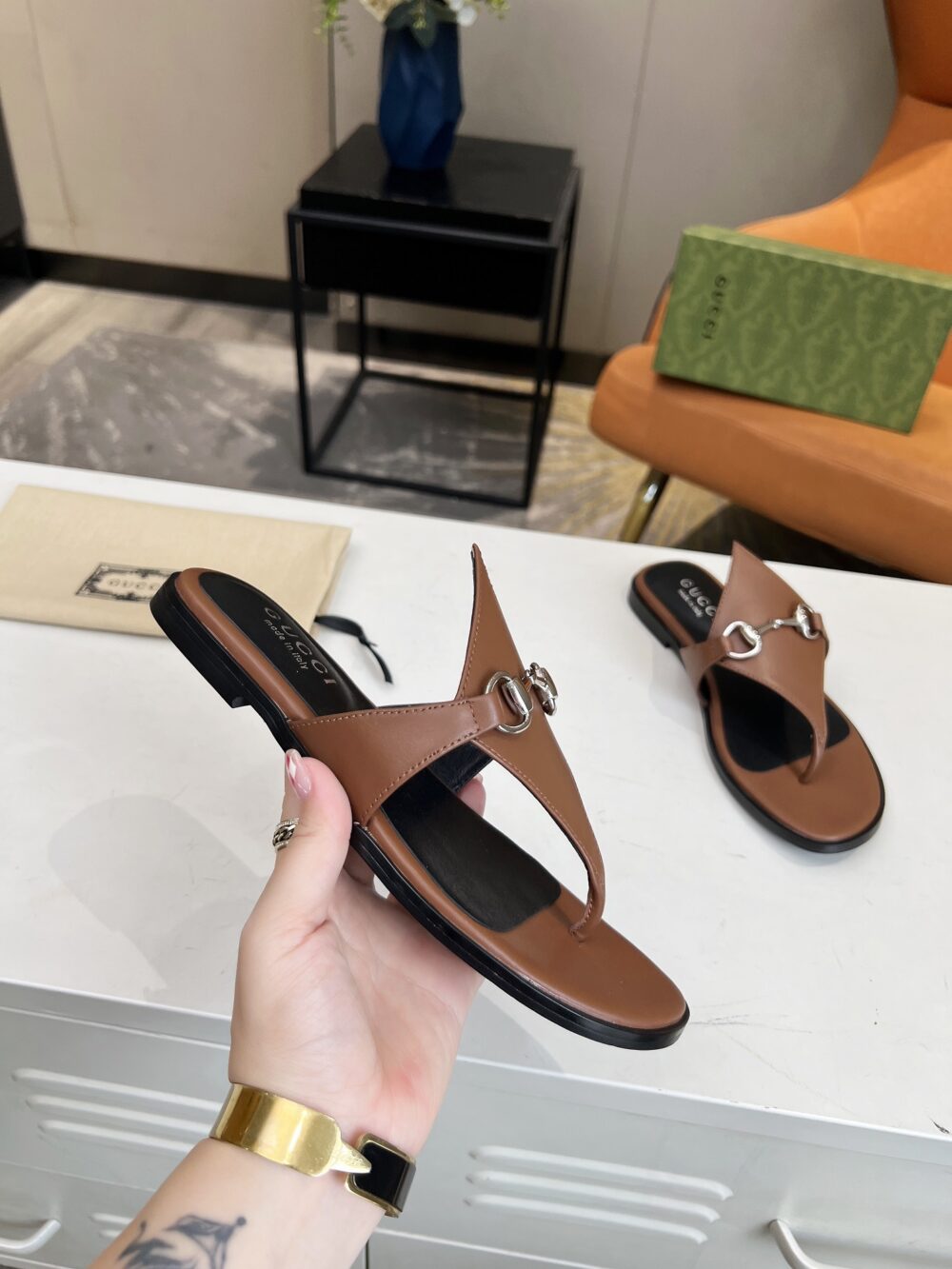 GUCCI WOMEN'S THONG SANDAL WITH HORSEBIT BROWN - Image 7