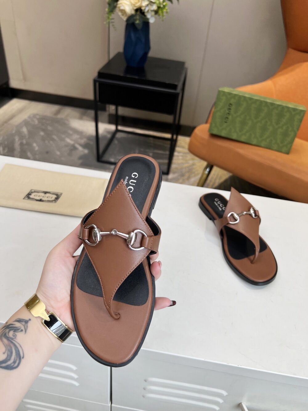 GUCCI WOMEN'S THONG SANDAL WITH HORSEBIT BROWN - Image 8