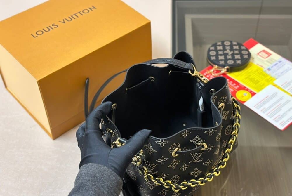 LOUIS VUITTON BELLA MONOGRAM CANVAS BLACK 23CM M23392 - Image 10