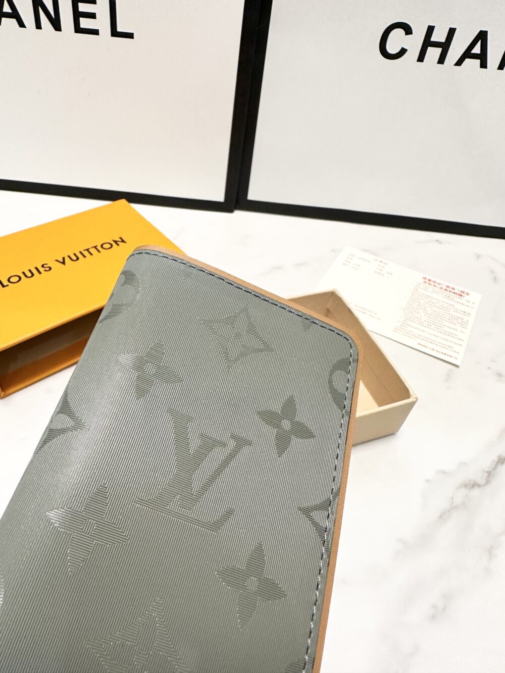 LOUIS VUITTON BRAZZA WALLET GREY 19CM - Image 3