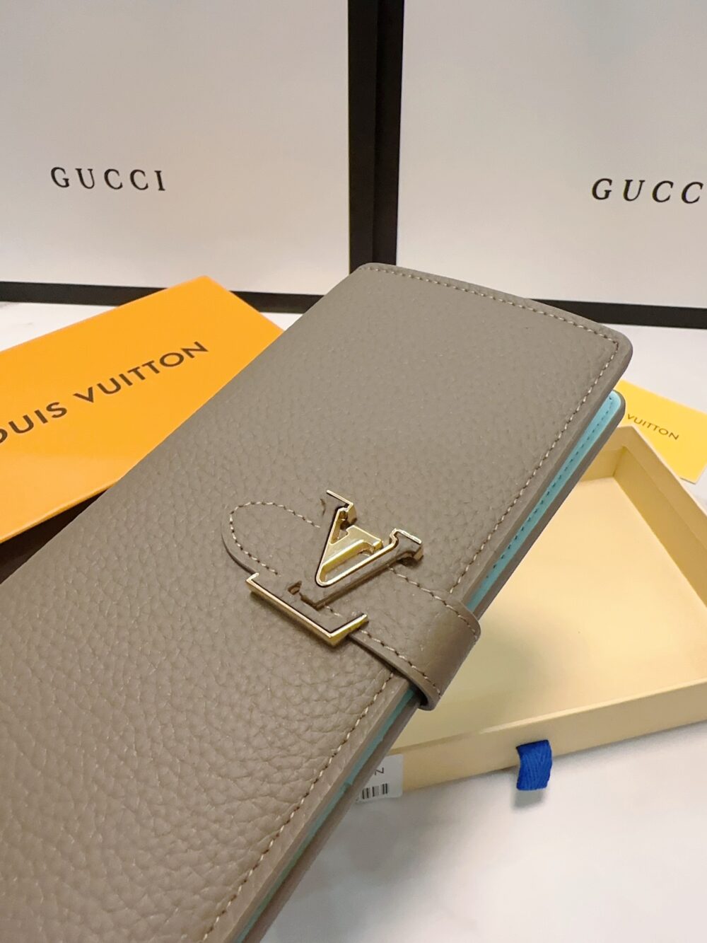 LOUIS VUITTON LV VERTICAL WALLET BEIGE 19CM M81367 - Image 3