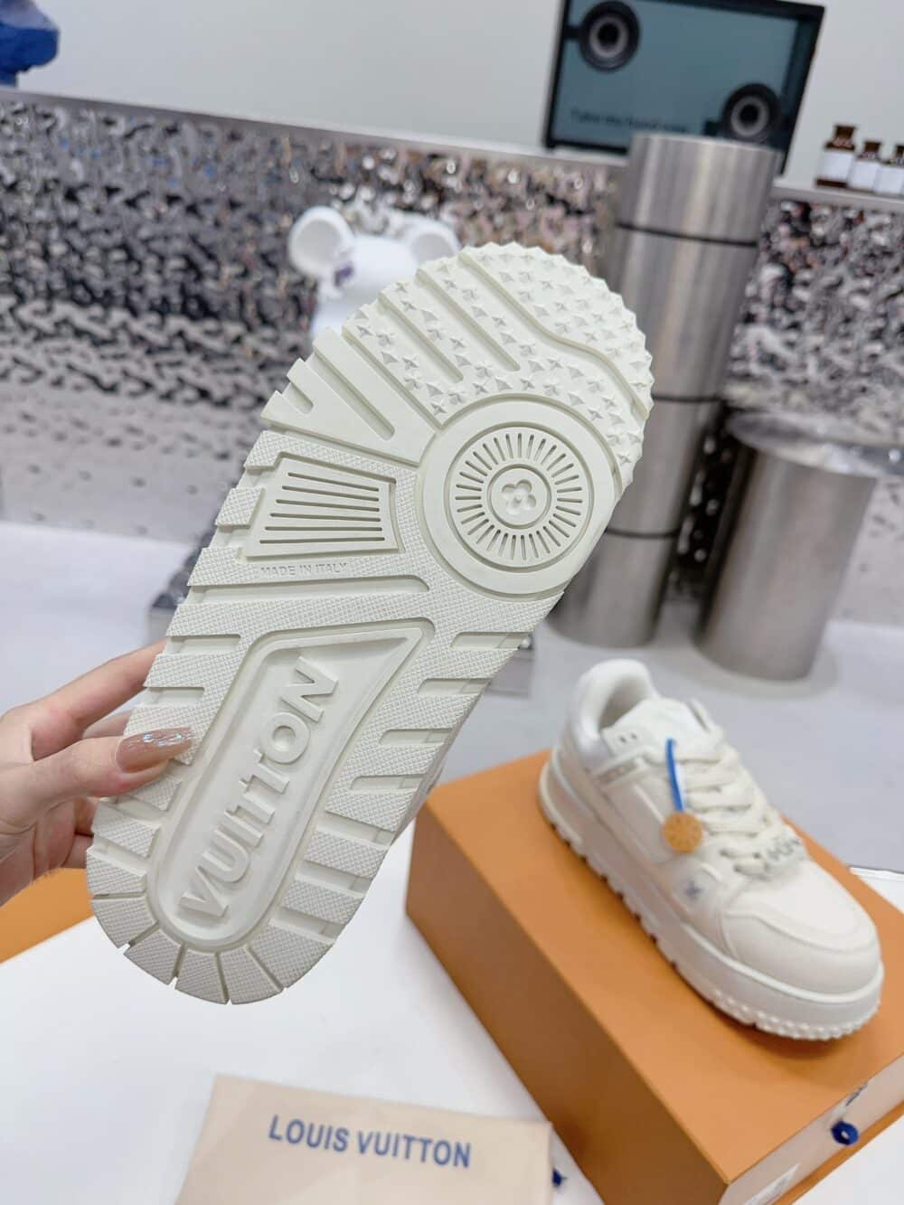 LOUIS VUITTON LV TRAINER MAXI SNEAKER WHITE - Image 3