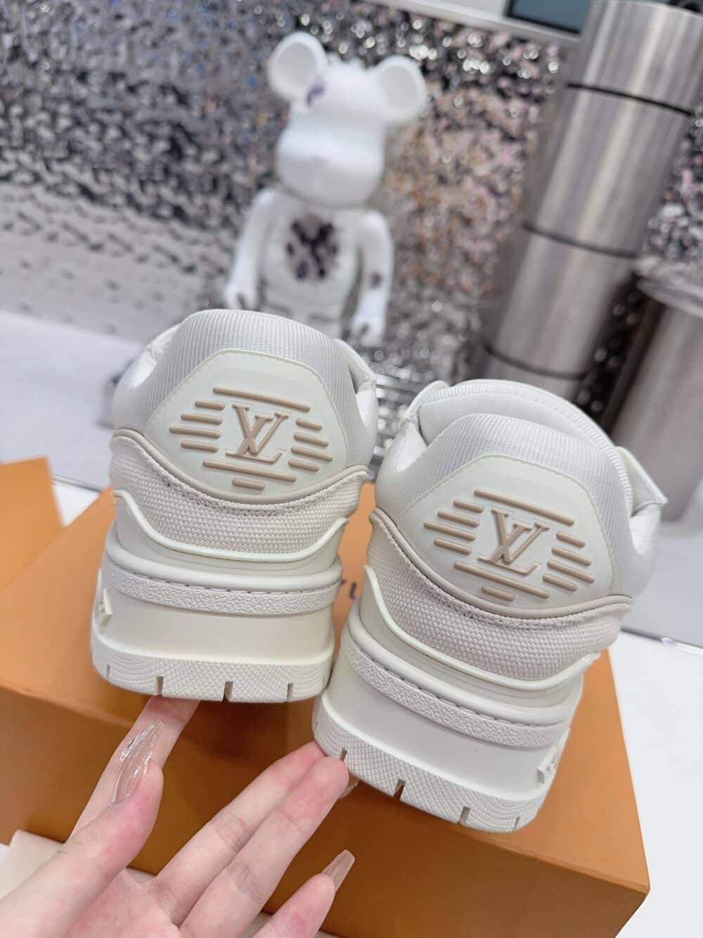 LOUIS VUITTON LV TRAINER MAXI SNEAKER WHITE - Image 5