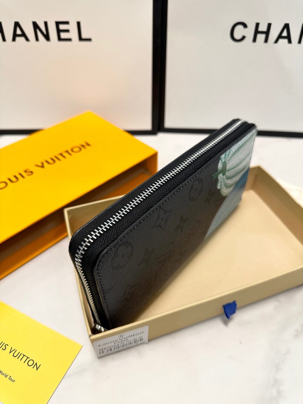 LOUIS VUITTON ZIPPY WALLET VERTICAL BLACK 19CM - Image 5