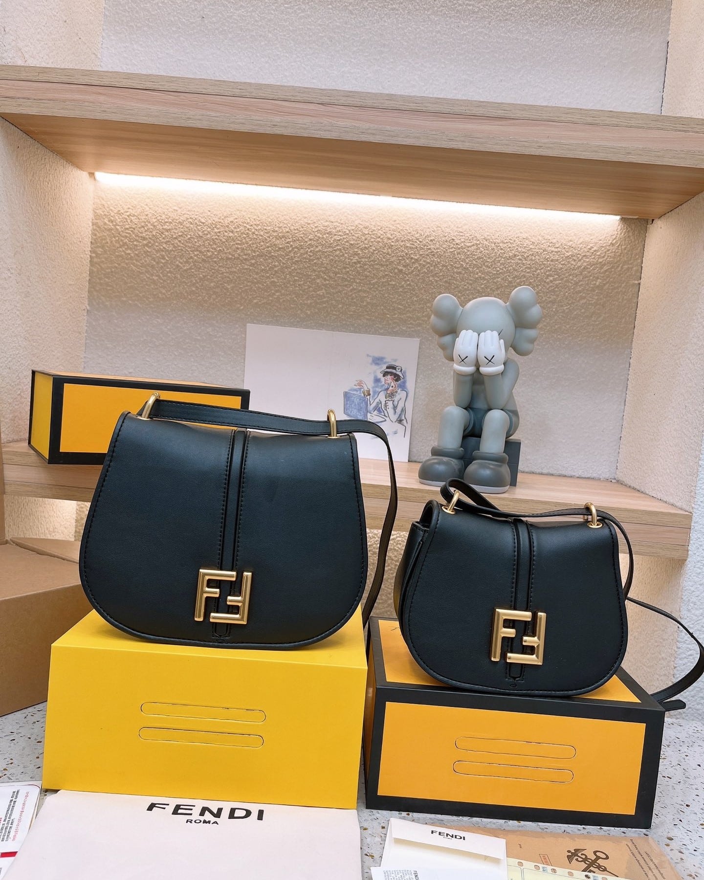 FENDI C’MON MEDIUM BLACK SMOOTH AND FULL GRAIN LEATHER BAG 25CM 8BT366AQ0KF04TX - Image 2