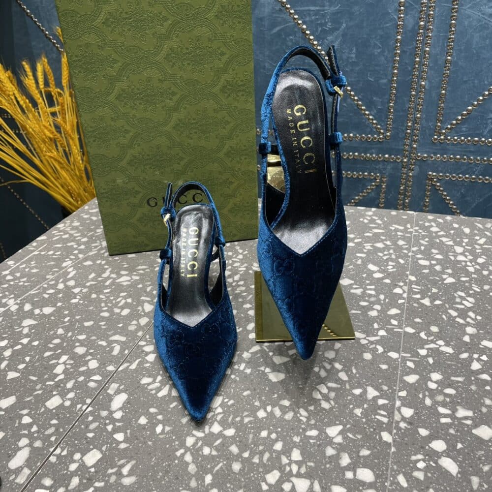 GUCCI WOMEN'S PLATFORM PUMP BLUE VELVET - Image 6