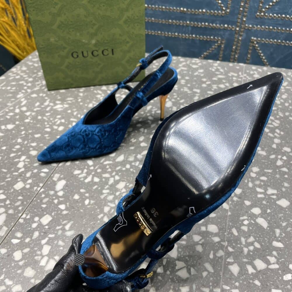 GUCCI WOMEN'S PLATFORM PUMP BLUE VELVET - Image 5