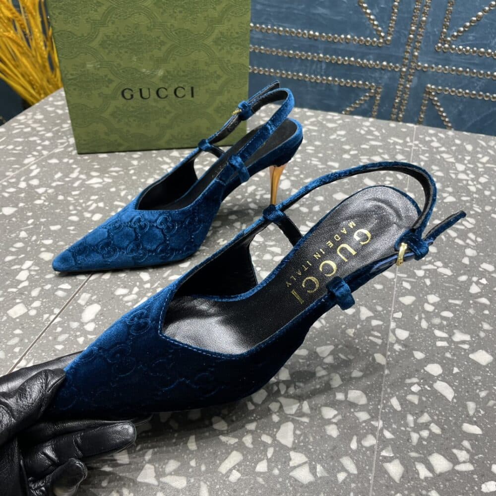 GUCCI WOMEN'S PLATFORM PUMP BLUE VELVET - Image 4