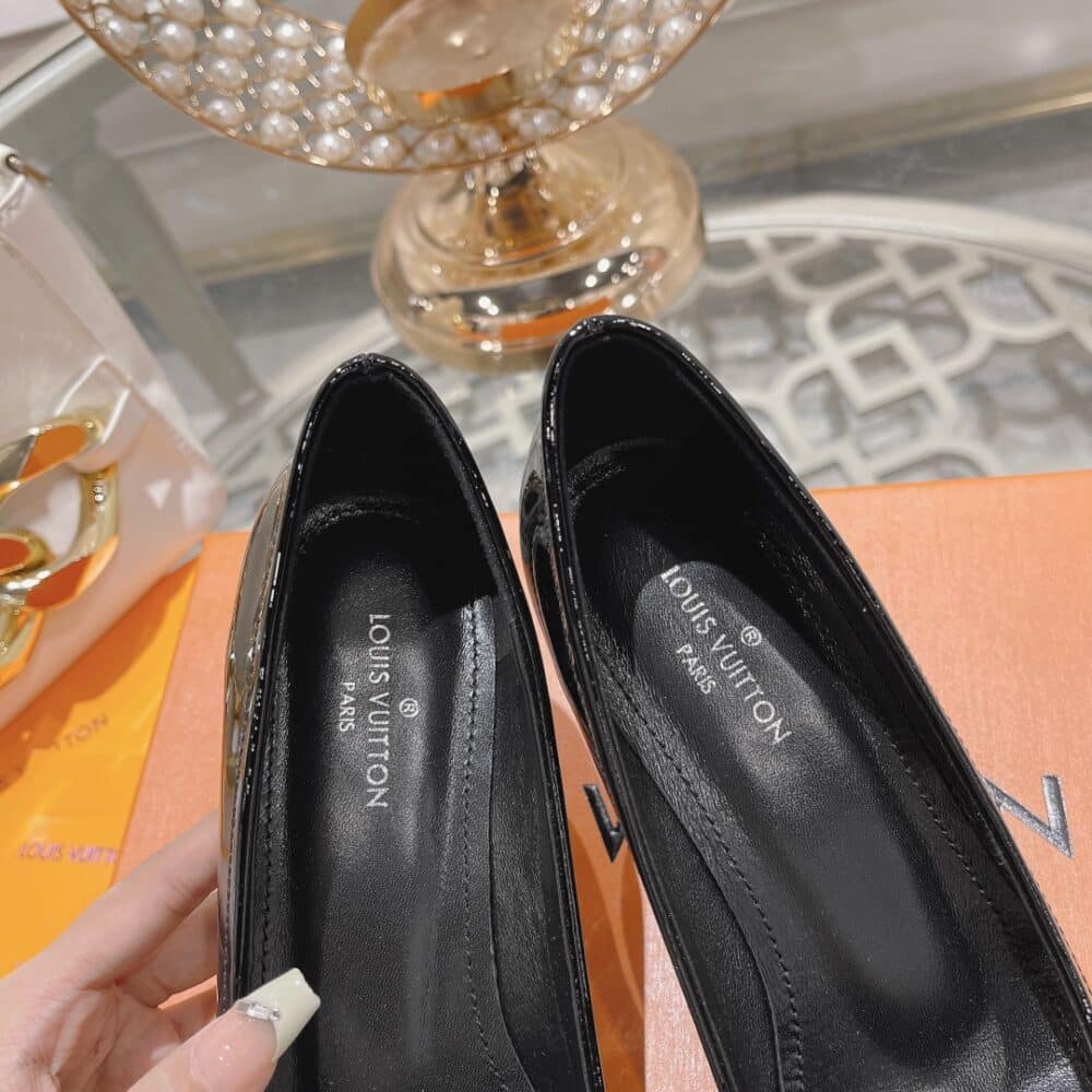 LOUIS VUITTON BLOSSOM PUMP BLACK - Image 3