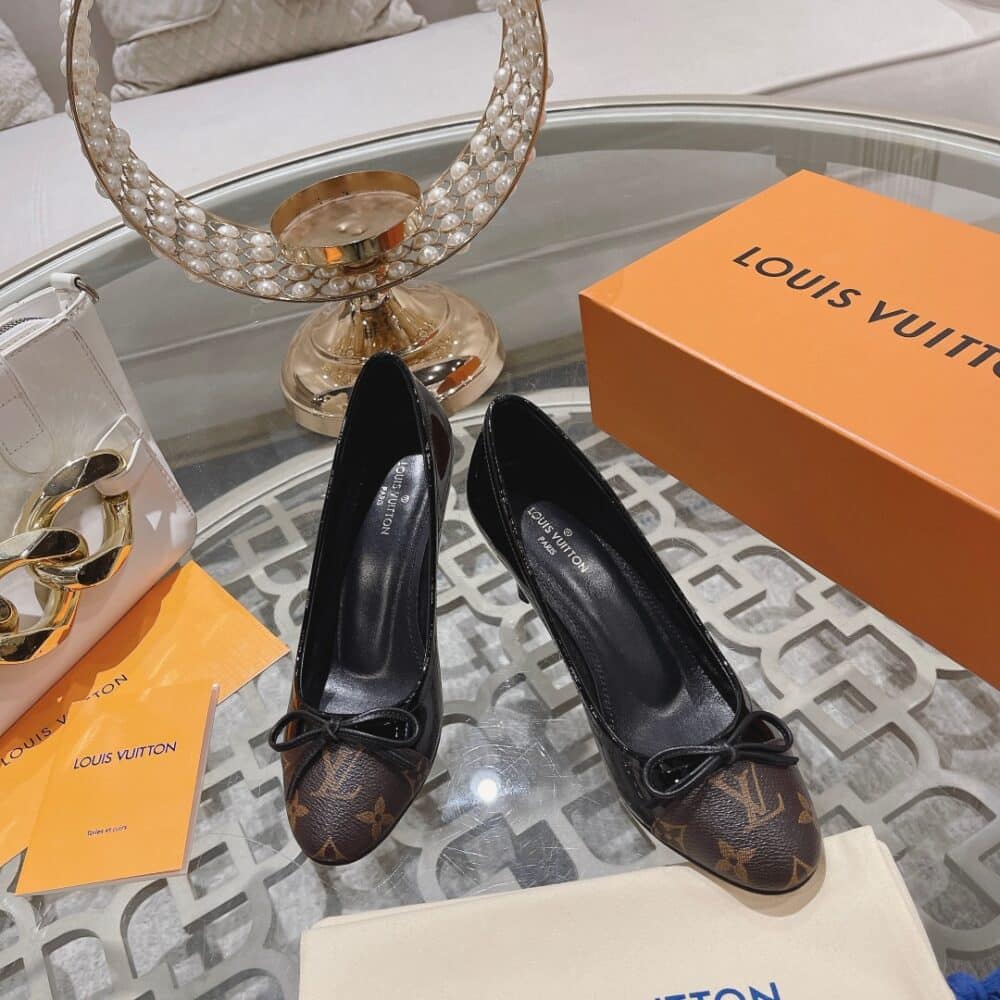 LOUIS VUITTON BLOSSOM PUMP BLACK - Image 4