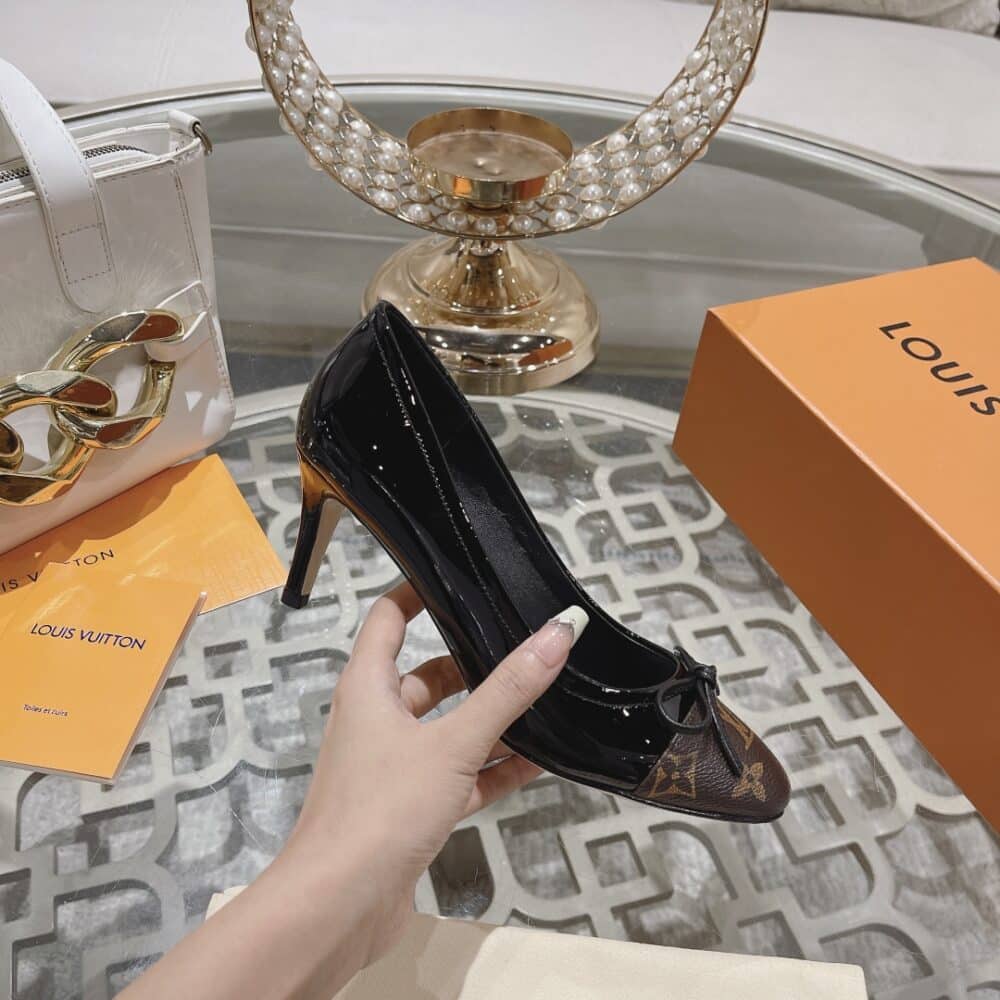 LOUIS VUITTON BLOSSOM PUMP BLACK - Image 5