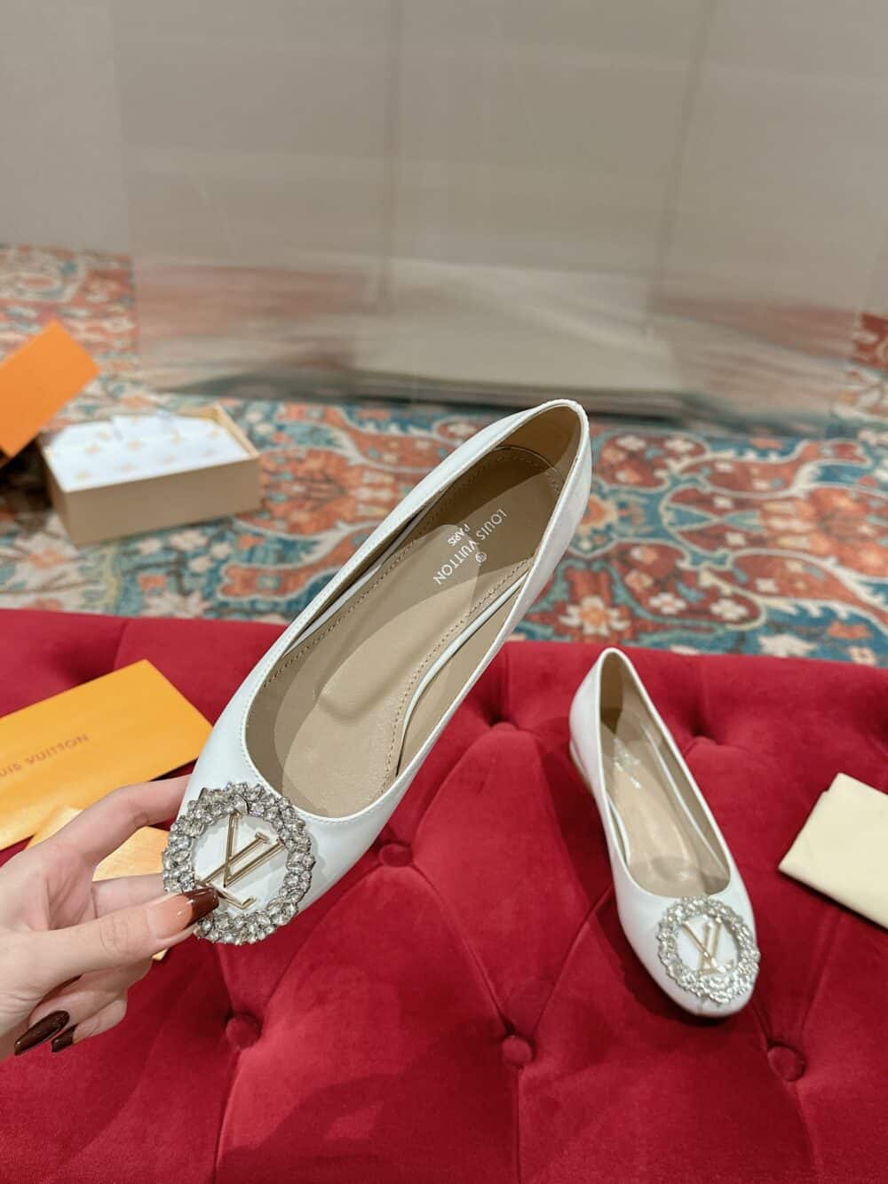 LOUIS VUITTON CRYSTAL LV BALLET FLATS WHITE - Image 4