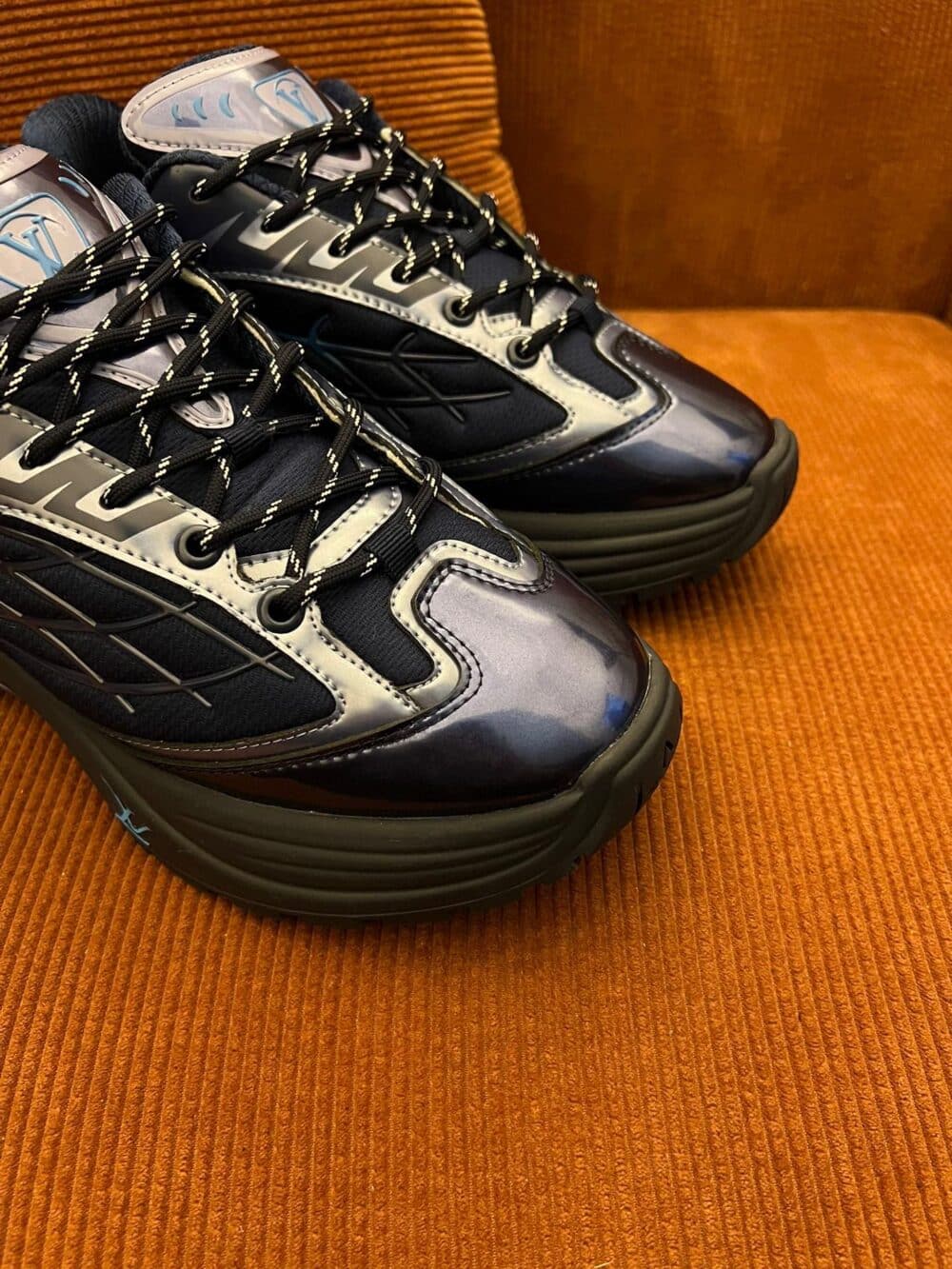 LOUIS VUITTON DISCOVERY SNEAKERS BLUE - Image 3