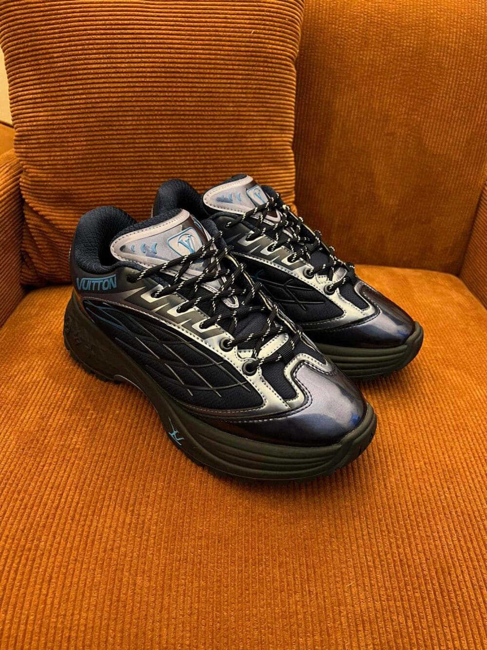 LOUIS VUITTON DISCOVERY SNEAKERS BLUE - Image 4