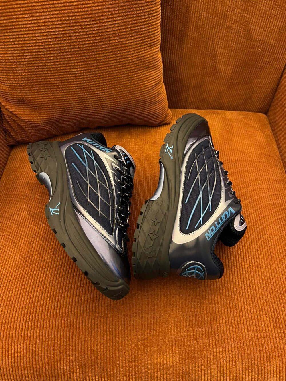 LOUIS VUITTON DISCOVERY SNEAKERS BLUE - Image 6