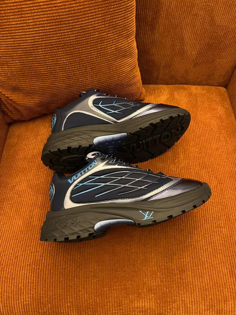 LOUIS VUITTON DISCOVERY SNEAKERS BLUE - Image 8