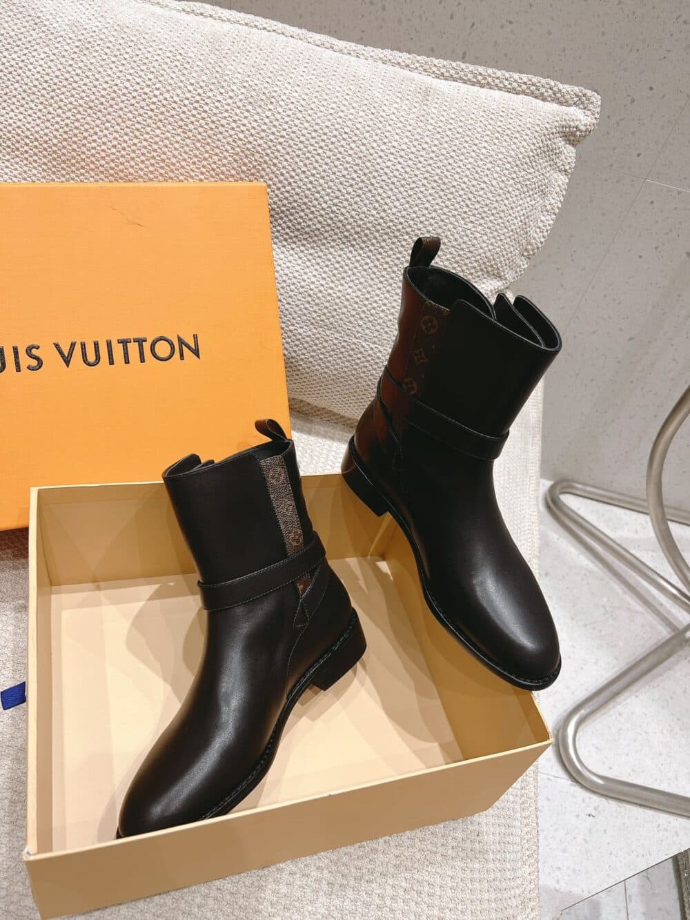 Alternative view of LOUIS VUITTON BOOTSY ANKLE BOOT BLACK 1ABUB4