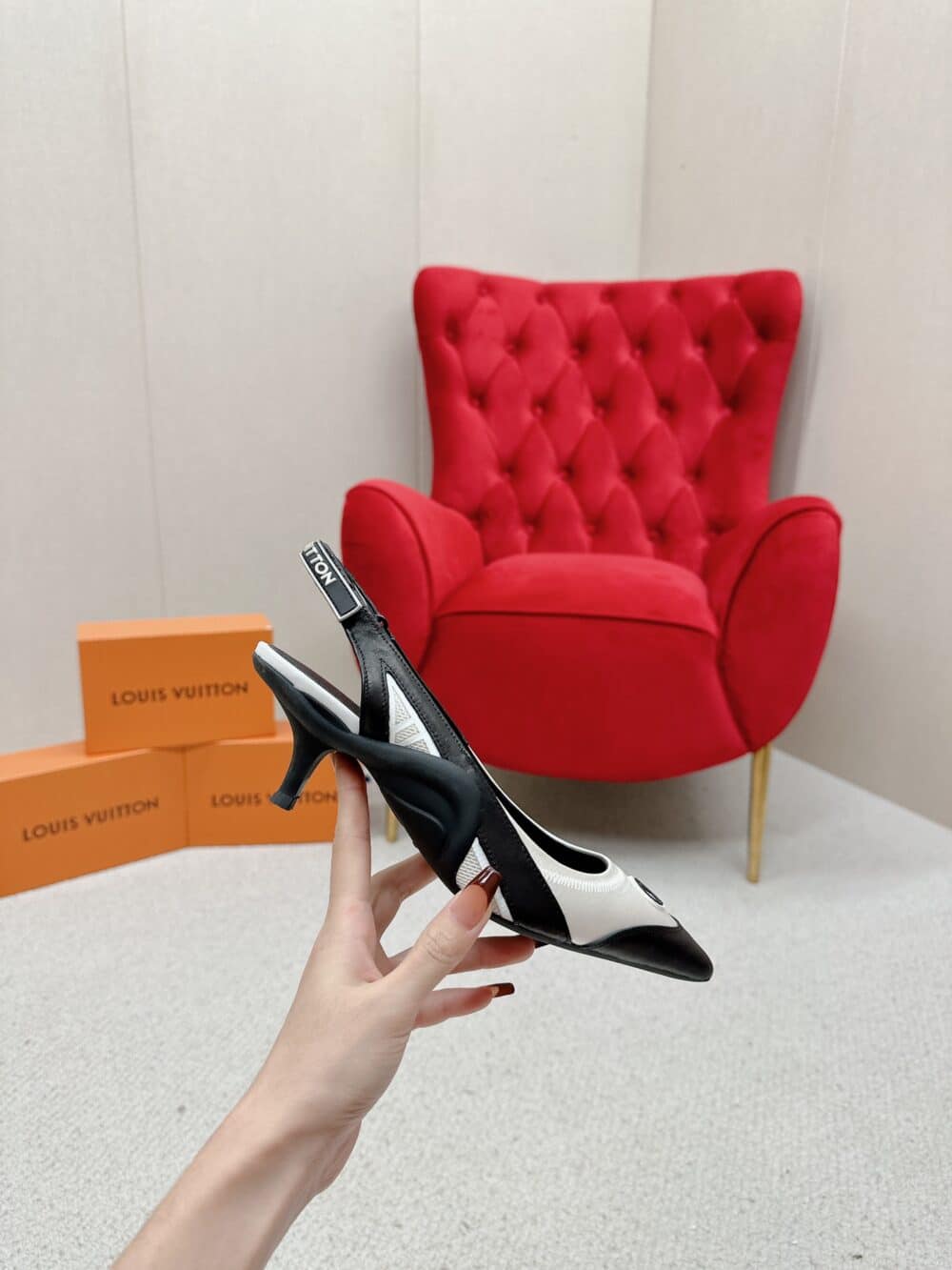LOUIS VUITTON ARCHLIGHT SLINGBACK PUMP BLACK AND WHITE - Image 6