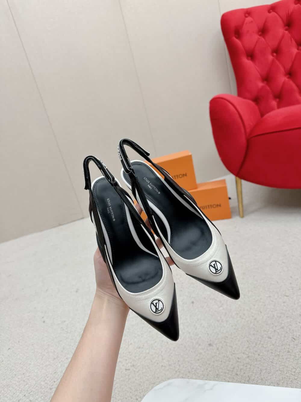 LOUIS VUITTON ARCHLIGHT SLINGBACK PUMP BLACK AND WHITE - Image 4