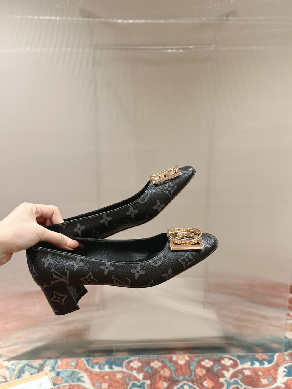 LOUIS VUITTON MADELEINE PUMPS MONOGRAM BLACK - Image 6