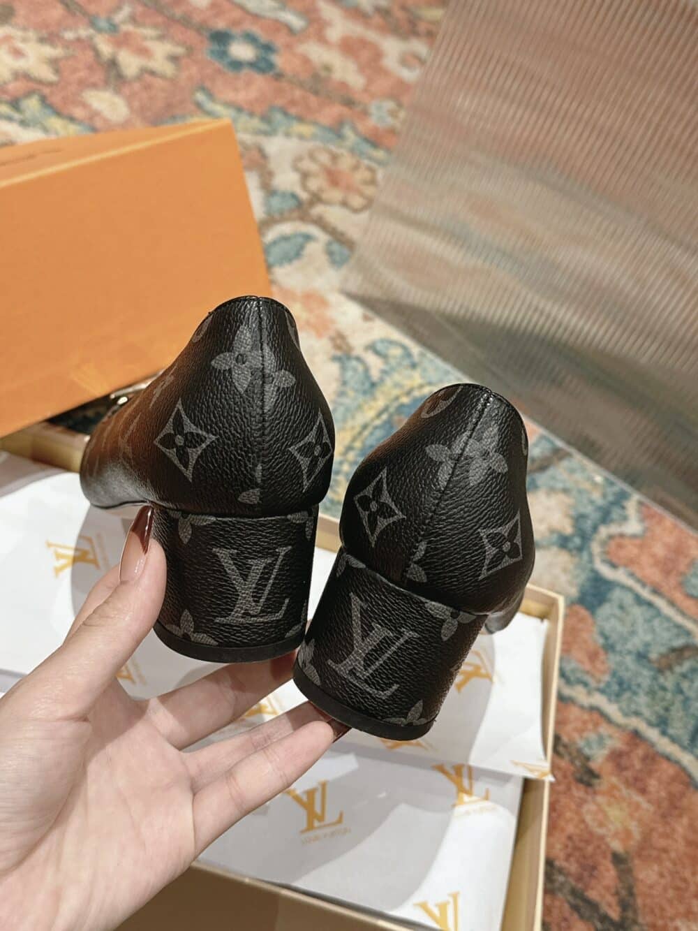 LOUIS VUITTON MADELEINE PUMPS MONOGRAM BLACK - Image 7