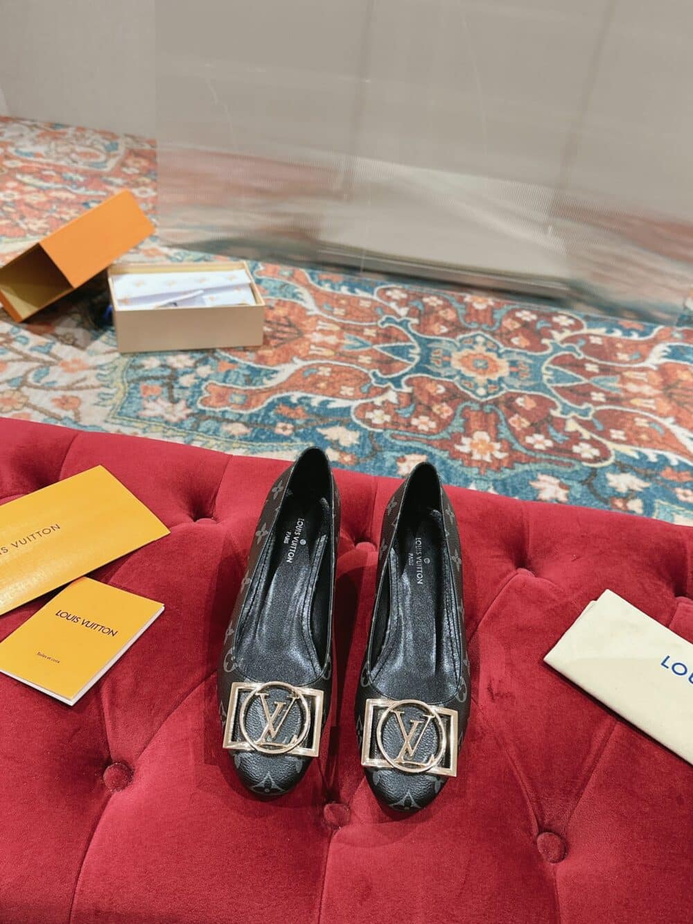 LOUIS VUITTON MADELEINE PUMPS MONOGRAM BLACK - Image 10