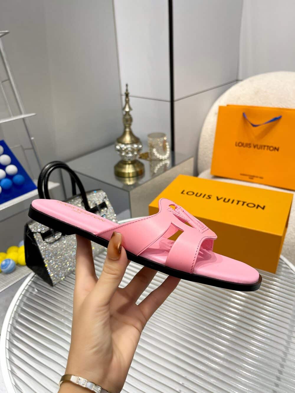 LOUIS VUITTON LV ISOLA FLAT MULE PINK 1ABP3Q - Image 5