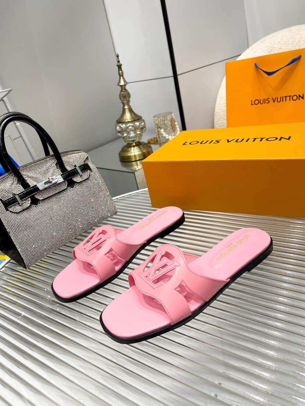 LOUIS VUITTON LV ISOLA FLAT MULE PINK 1ABP3Q - Image 3