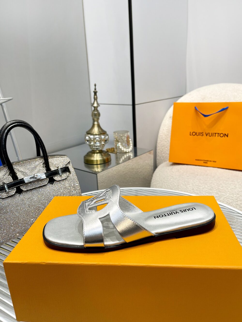 LOUIS VUITTON LV ISOLA FLAT MULE SILVER 1ABQKH - Image 6