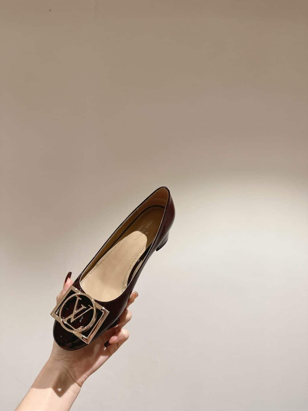 LOUIS VUITTON MADELEINE PUMPS BROWN - Image 5