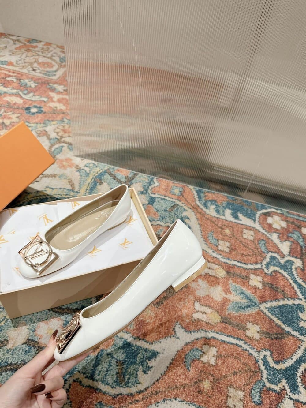 LOUIS VUITTON MADELEINE FLAT WHITE - Image 3